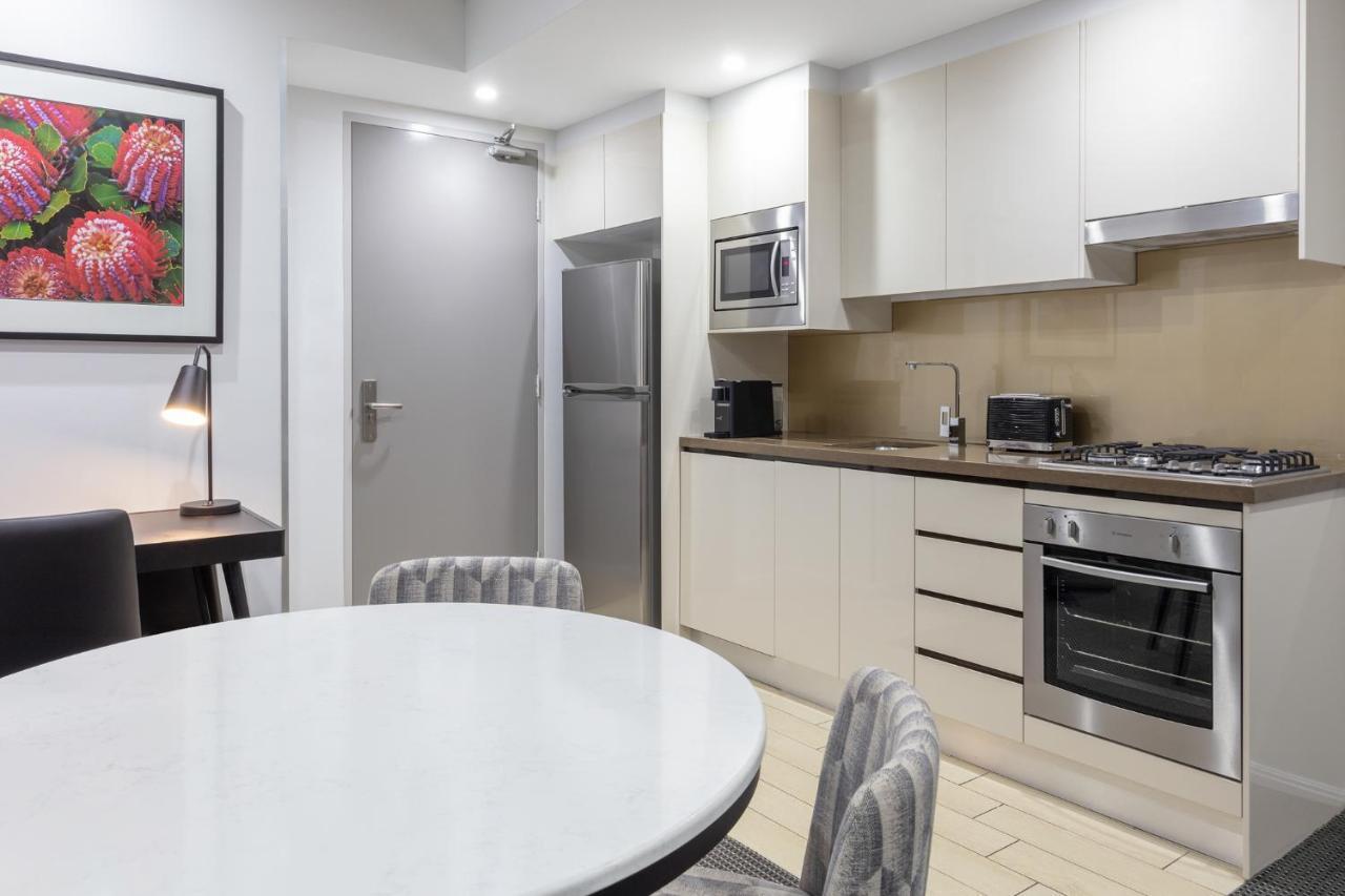 Meriton Suites North Ryde Sydney Eksteriør billede A typical kitchen in a serviced apartment