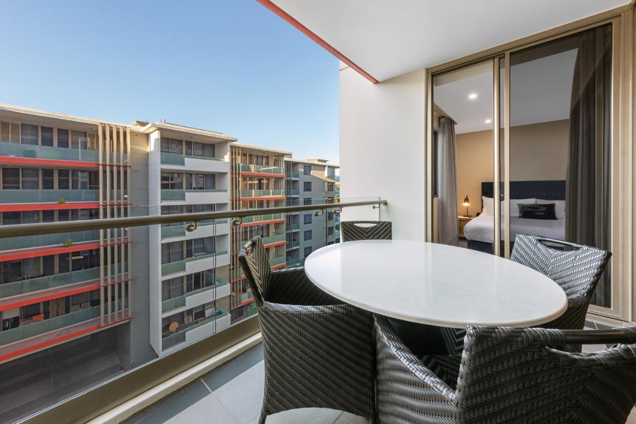 Meriton Suites North Ryde Sydney Eksteriør billede Balcony of a two-bedroom apartment