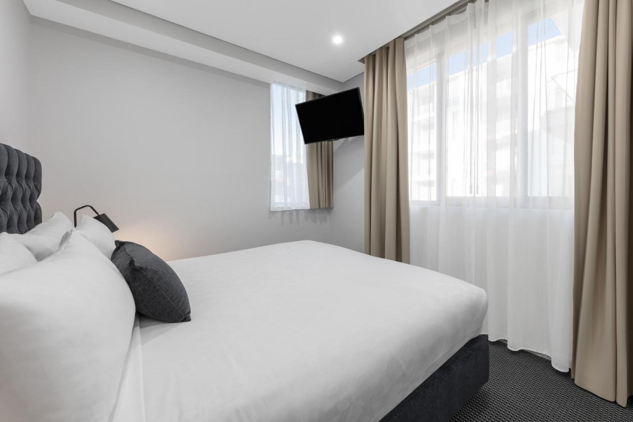 Meriton Suites North Ryde Sydney Eksteriør billede A bedroom at the hotel