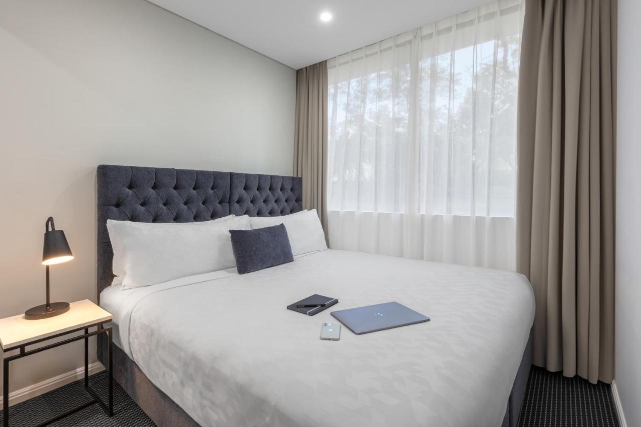 Meriton Suites North Ryde Sydney Eksteriør billede A bedroom at the hotel