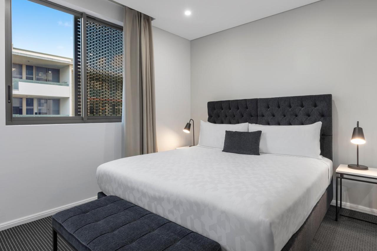 Meriton Suites North Ryde Sydney Eksteriør billede A bedroom at the hotel