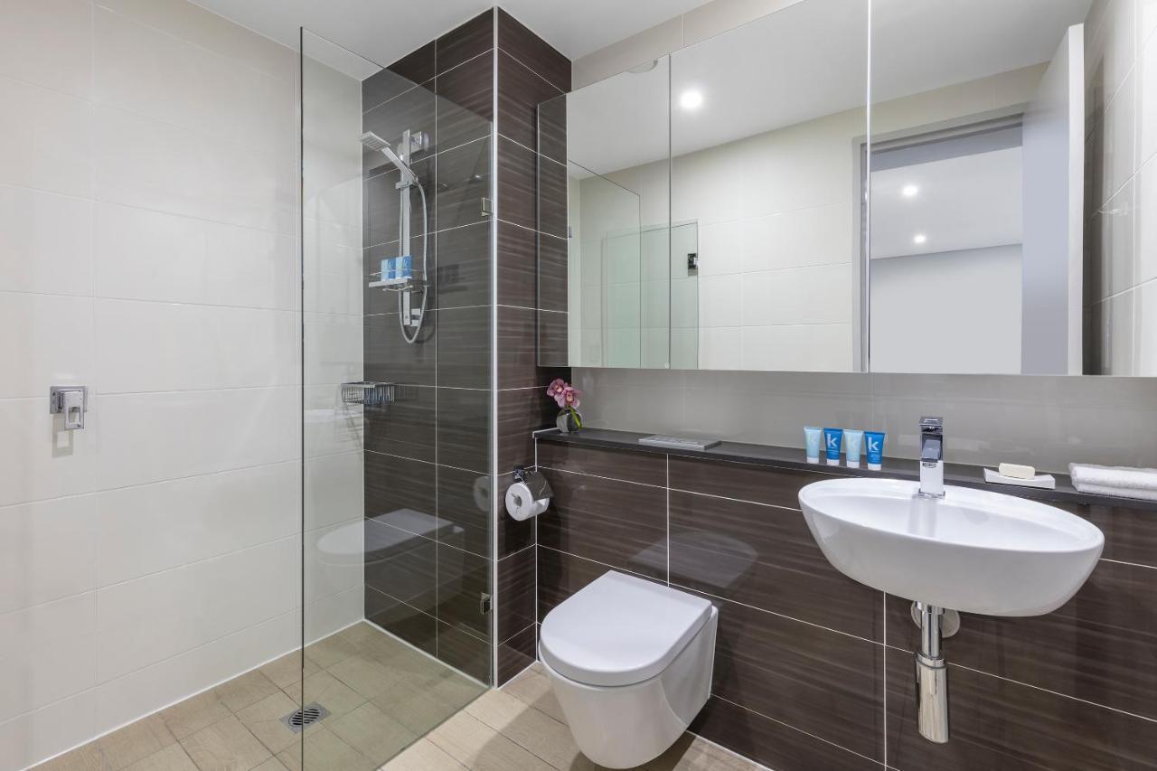 Meriton Suites North Ryde Sydney Eksteriør billede A modern bathroom